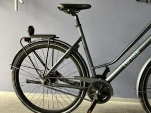 Cortina Mozzo dames riem accu achterop drager met Pendix eDrive2610